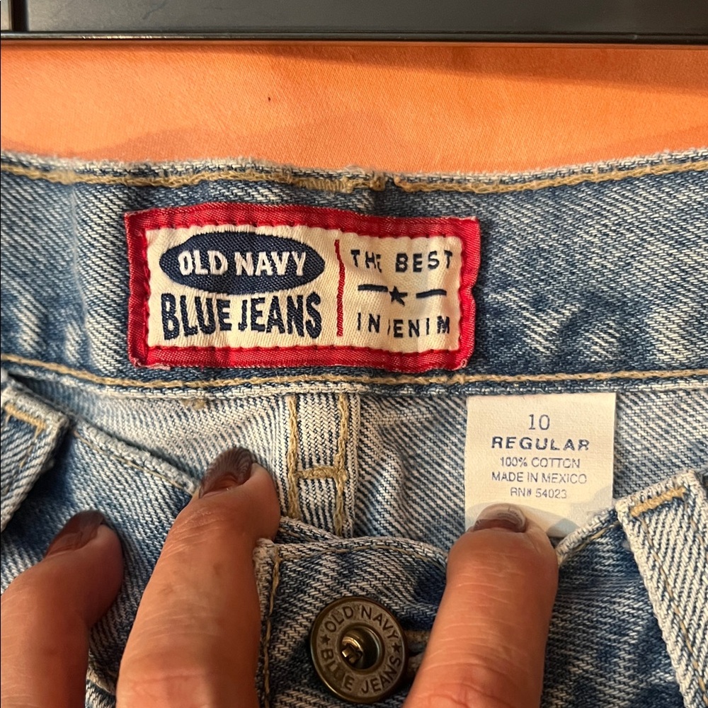 Old Navy Light Wash Straight Leg Jeans | Classic Denim | Like New - Picture 4 of 4